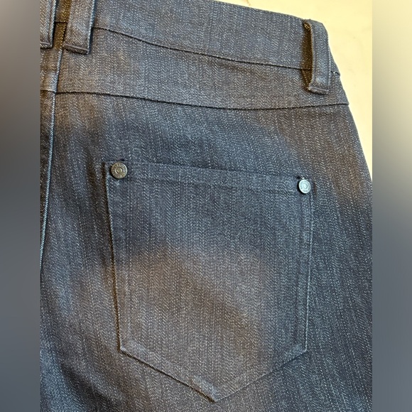 Brooks Brothers Straight Leg Dark Rinse Jeans Womens Size 2 Black Pocket Trim - Picture 13 of 13